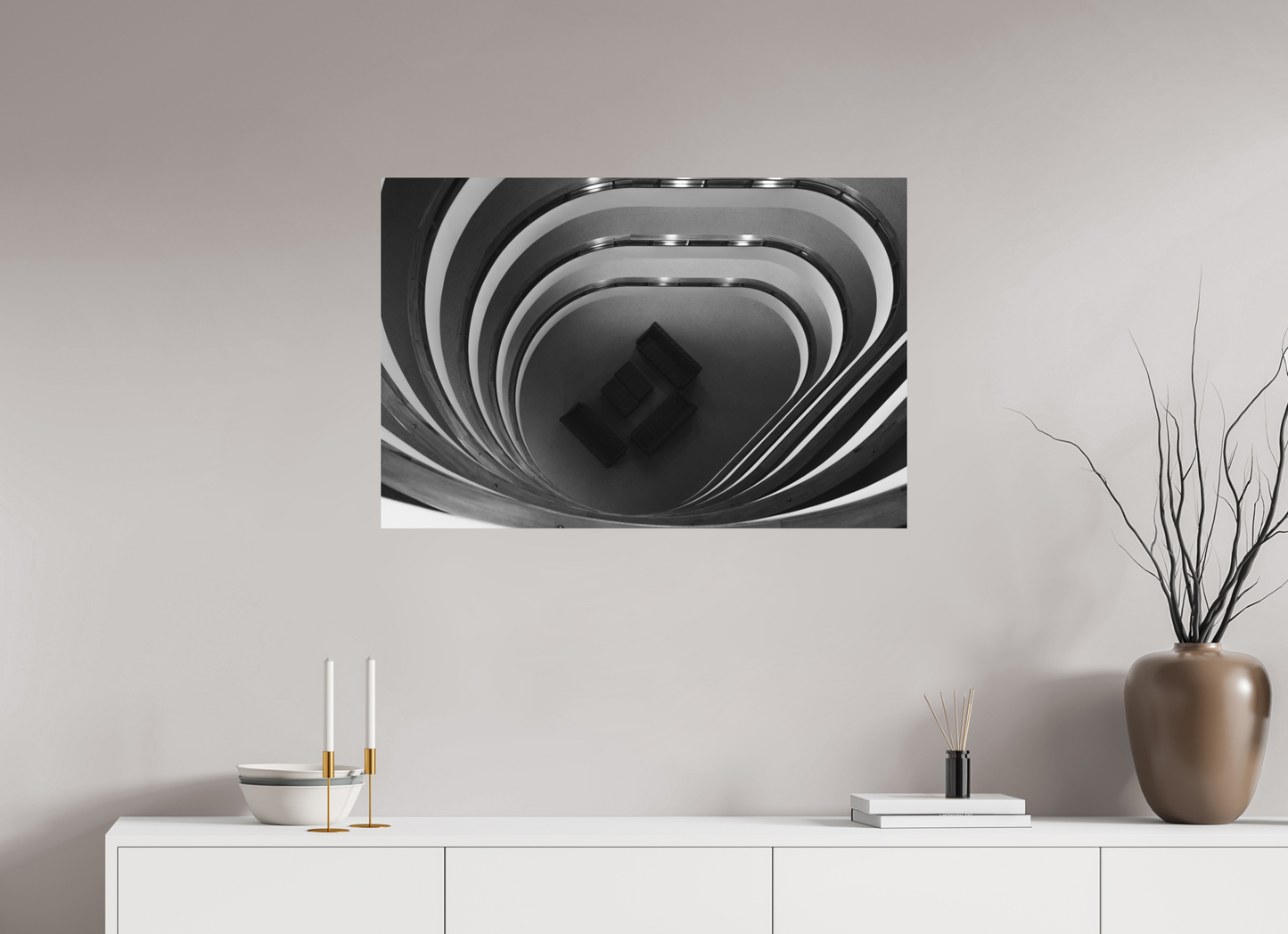 Eavesdropping - Schwarzweiß-Architekturfotografie - Hochwertiger Abzug in Galeriequalität