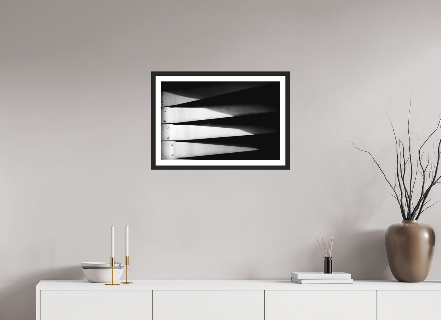 60 x 40 cm, Ilford on Aluminium, Framed with Border Fangs - Abstrakte Schwarzweiß-Fotografie - Hochwertiger Abzug in Galeriequalität