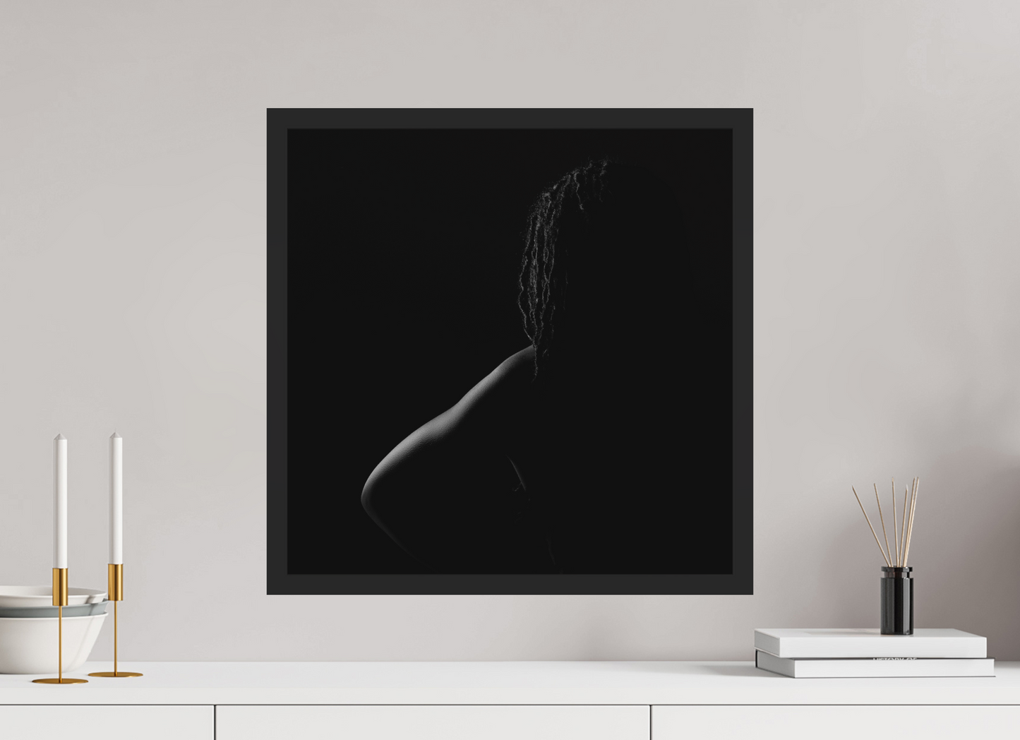 Crescent Moon III - Schwarzweiß-Fotografie, Teilakt - Hochwertiger Abzug in Galeriequalität Print