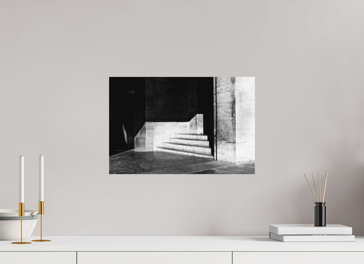 45 x 30 cm, Ilford on Aluminium Admission - Schwarzweiß-Architekturfotografie - Hochwertiger Abzug in Galeriequalität