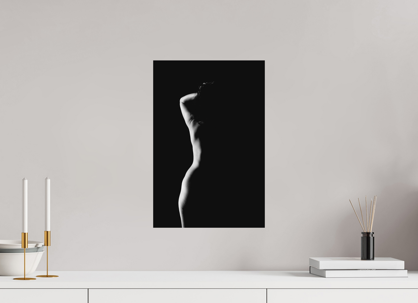 Crescent Moon - Schwarzweiß-Fotografie, Teilakt - Hochwertiger Abzug in Galeriequalität