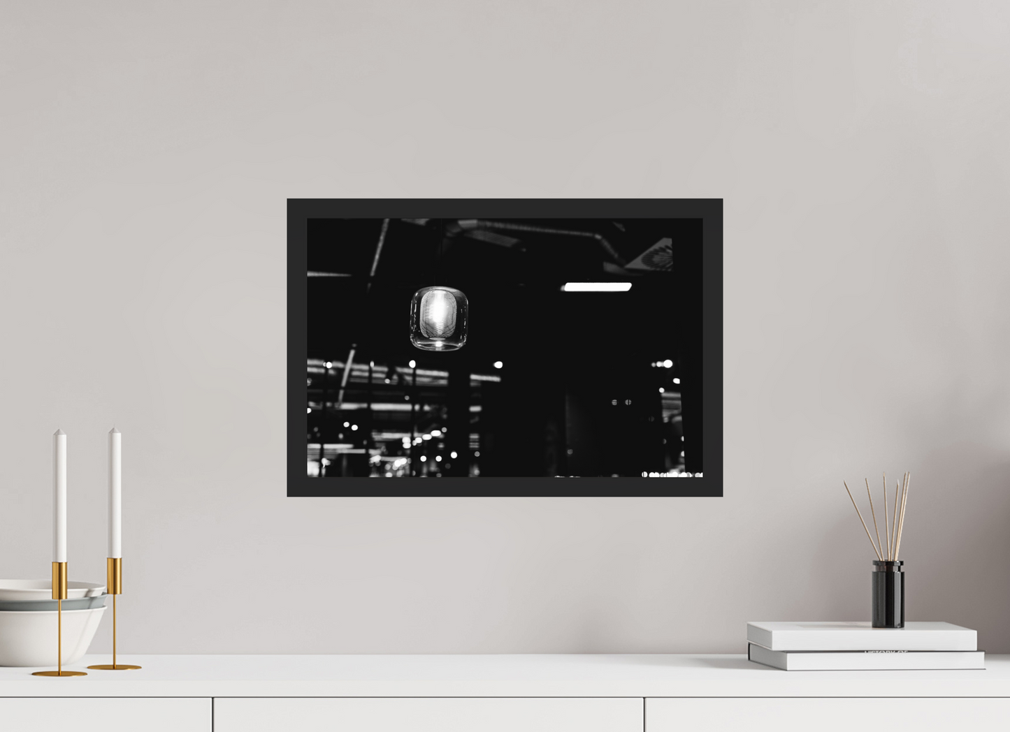 45 x 30 cm, Ilford on Aluminium, Framed Lighthouse - Schwarzweiß-Nachtfotografie - Hochwertiger Abzug in Galeriequalität
