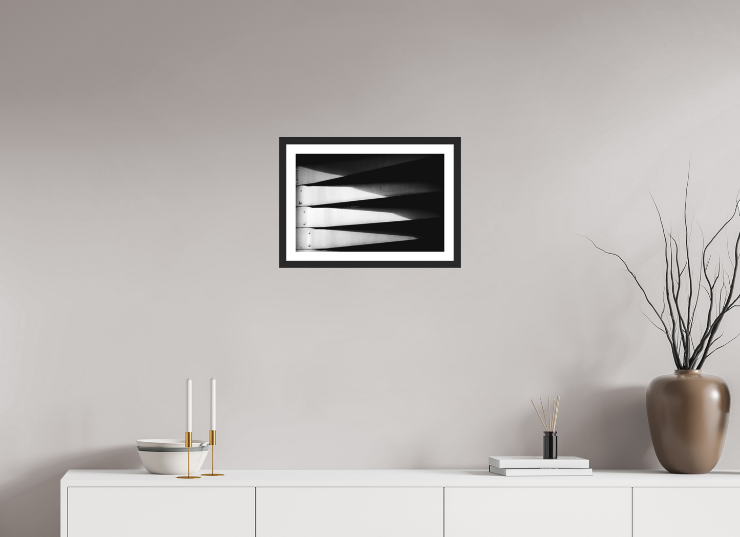 45 x 30 cm, Ilford on Aluminium behind Acrylic Glass, Framed with Border Fangs - Abstrakte Schwarzweiß-Fotografie - Hochwertiger Abzug in Galeriequalität