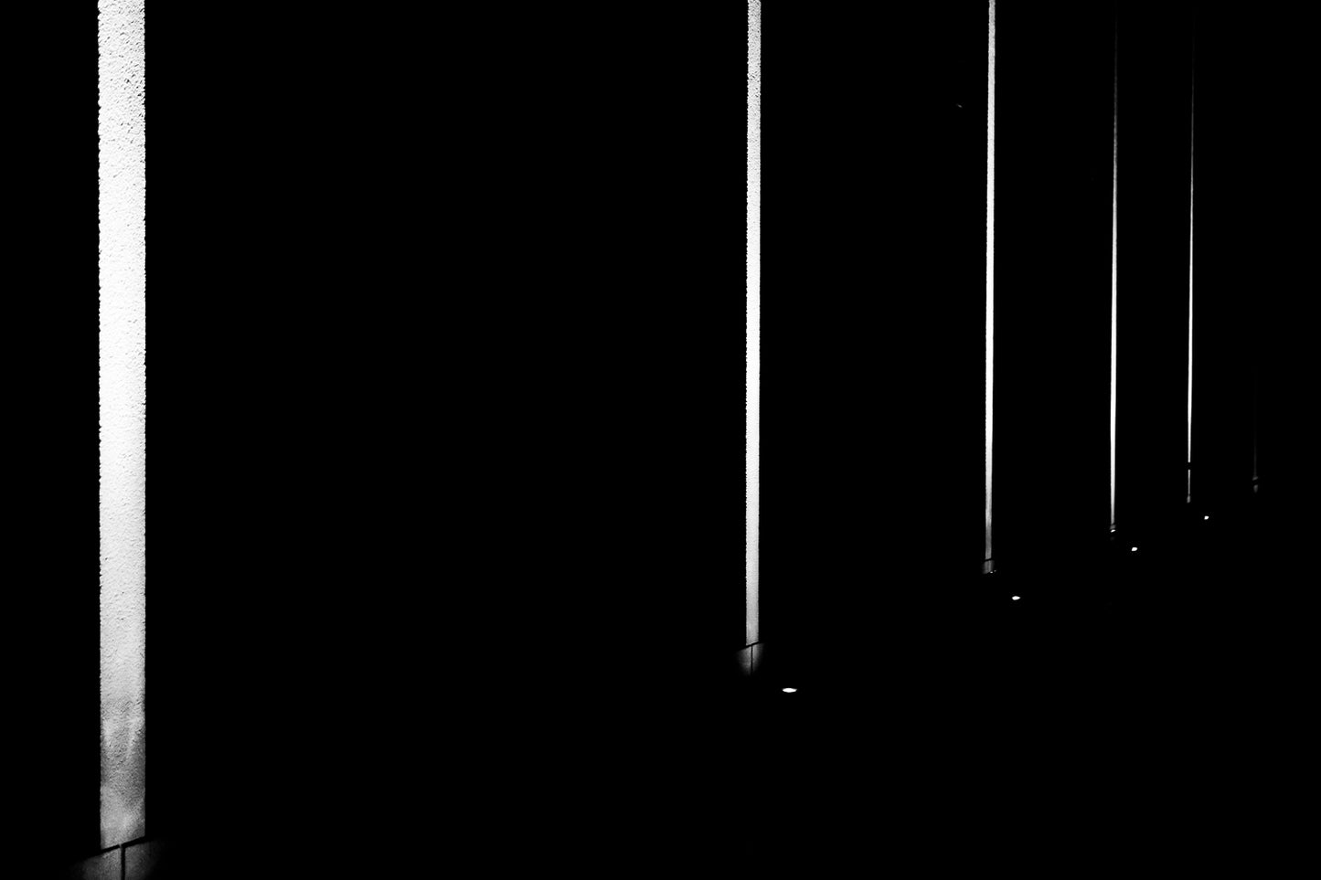Light Sabers - Minimalistische Schwarzweiß-Nachtfotografie - Instant High-Res Download