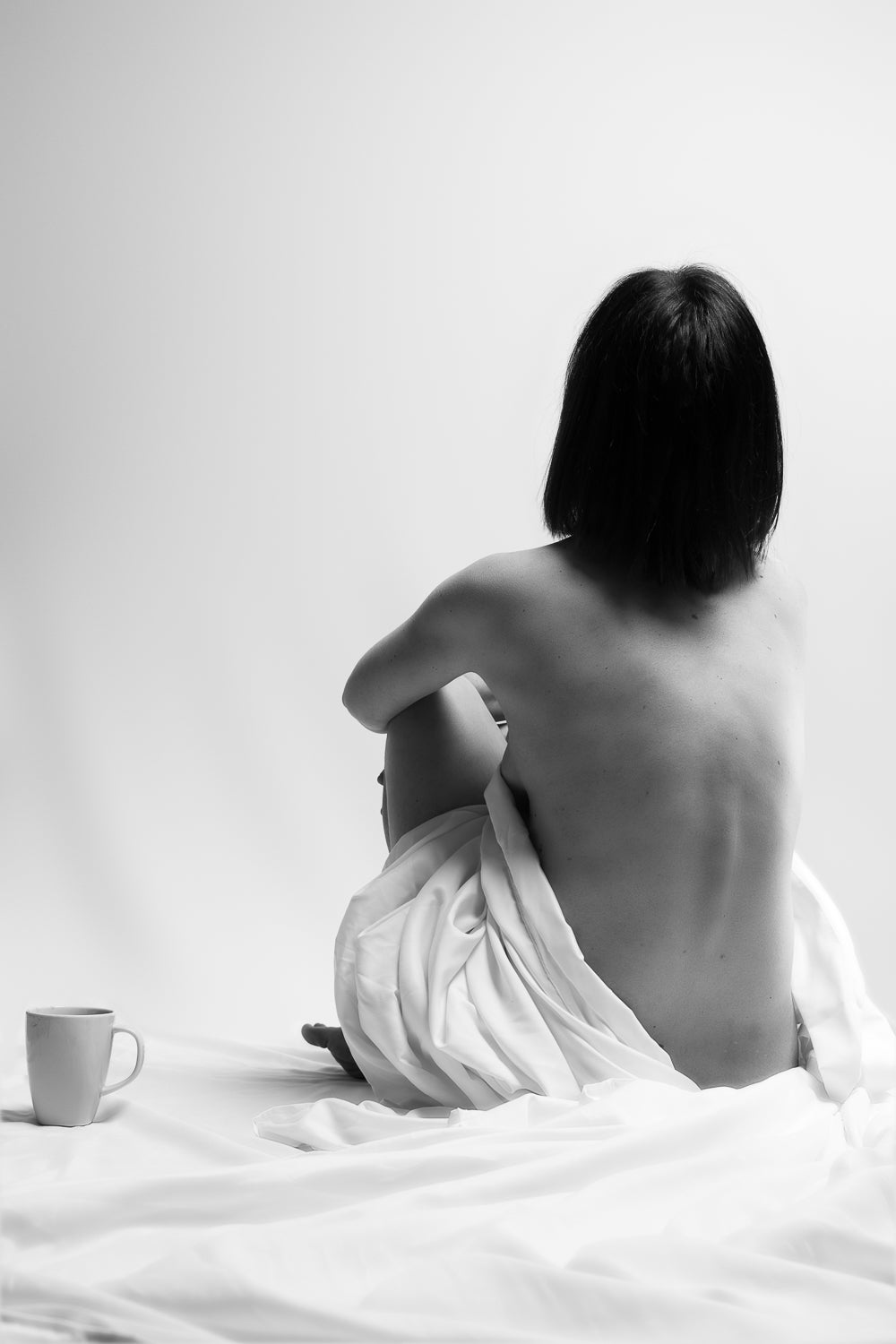 Absent - Schwarzweiß-Fotografie, Teilakt - Instant High-Res Download