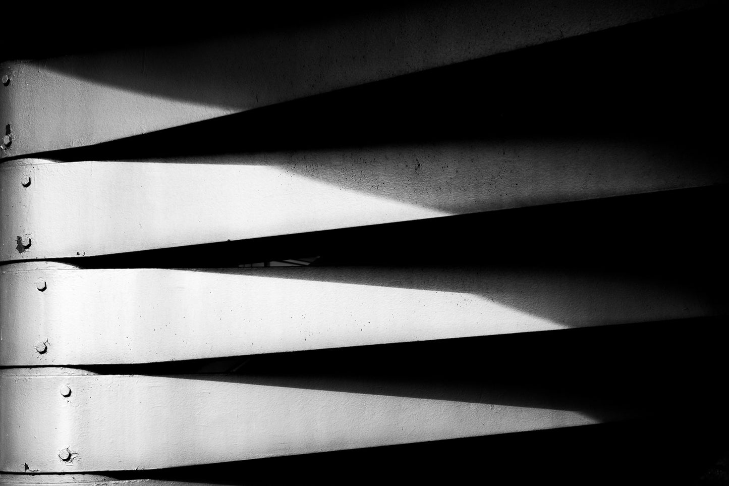 Fangs - Abstrakte Schwarzweiß-Fotografie - Instant High-Res Download