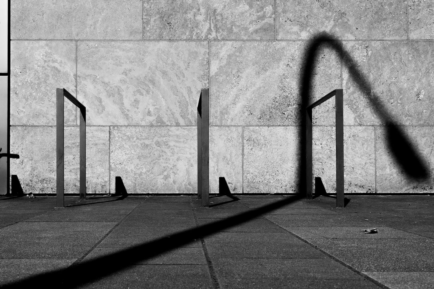 Bow - Abstrakte Schwarzweiß-Fotografie - Instant High-Res Download