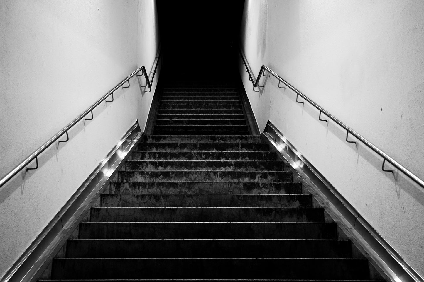 Abyss - Schwarzweiß-Nachtfotografie - Instant High-Res Download