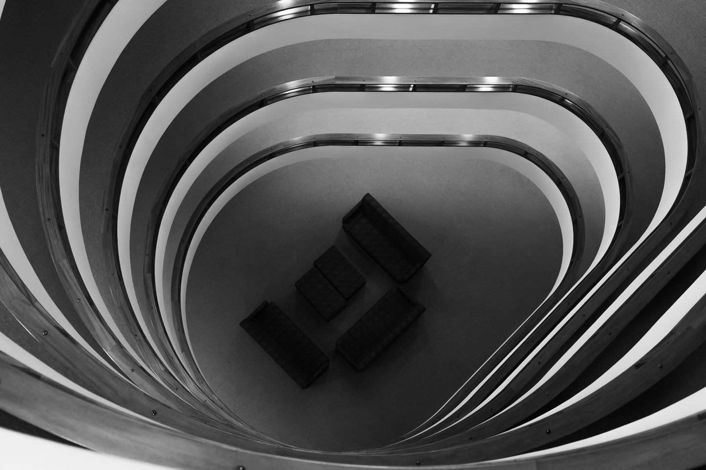 Eavesdropping - Schwarzweiß-Architekturfotografie - Instant High-Res Download