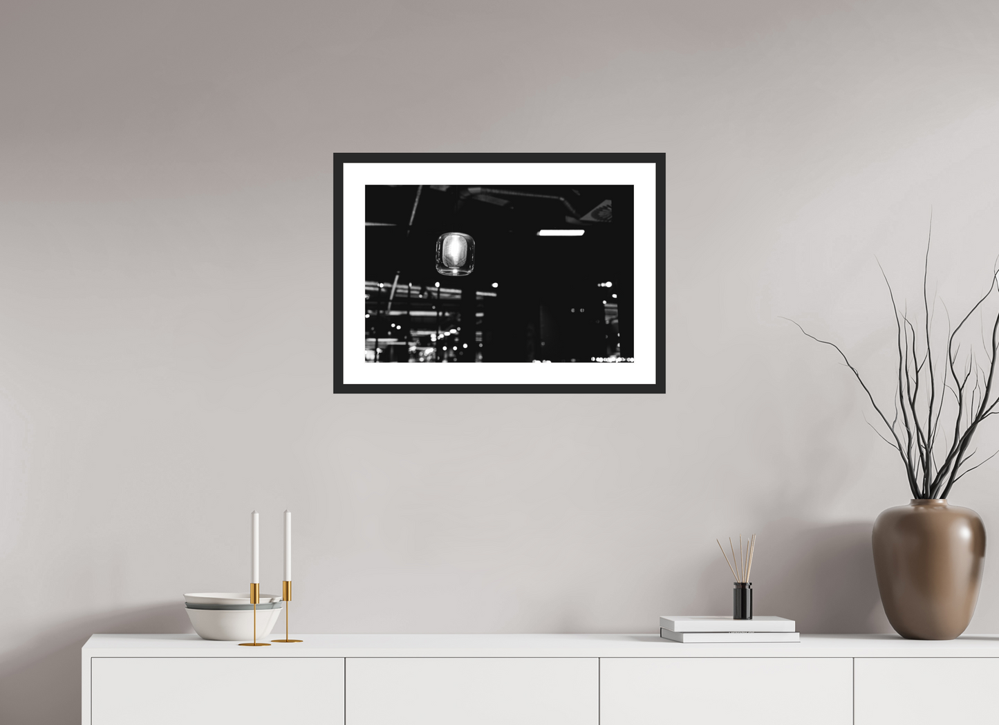 60 x 40 cm, Baryta Framed with Passepartout and Premium Glass Lighthouse - Schwarzweiß-Nachtfotografie - Hochwertiger Abzug in Galeriequalität
