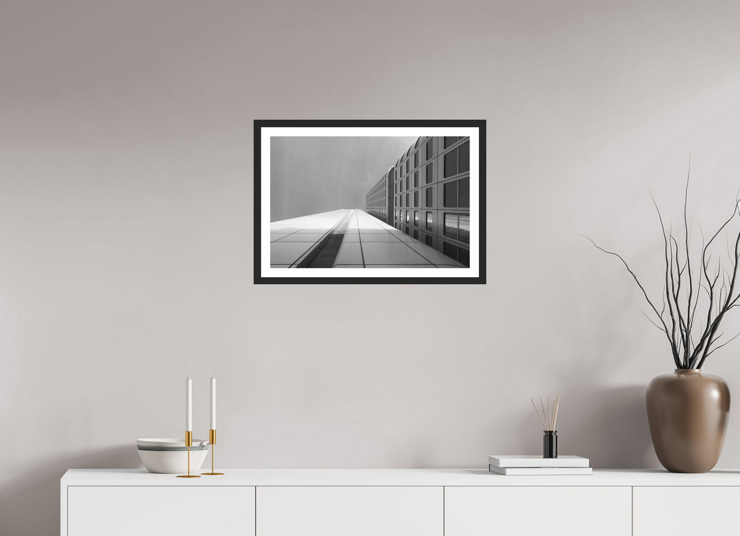 60 x 40 cm, Ilford on Aluminium, Framed with Border Vertigo - Schwarzweiß-Architekturfotografie - Hochwertiger Abzug in Galeriequalität