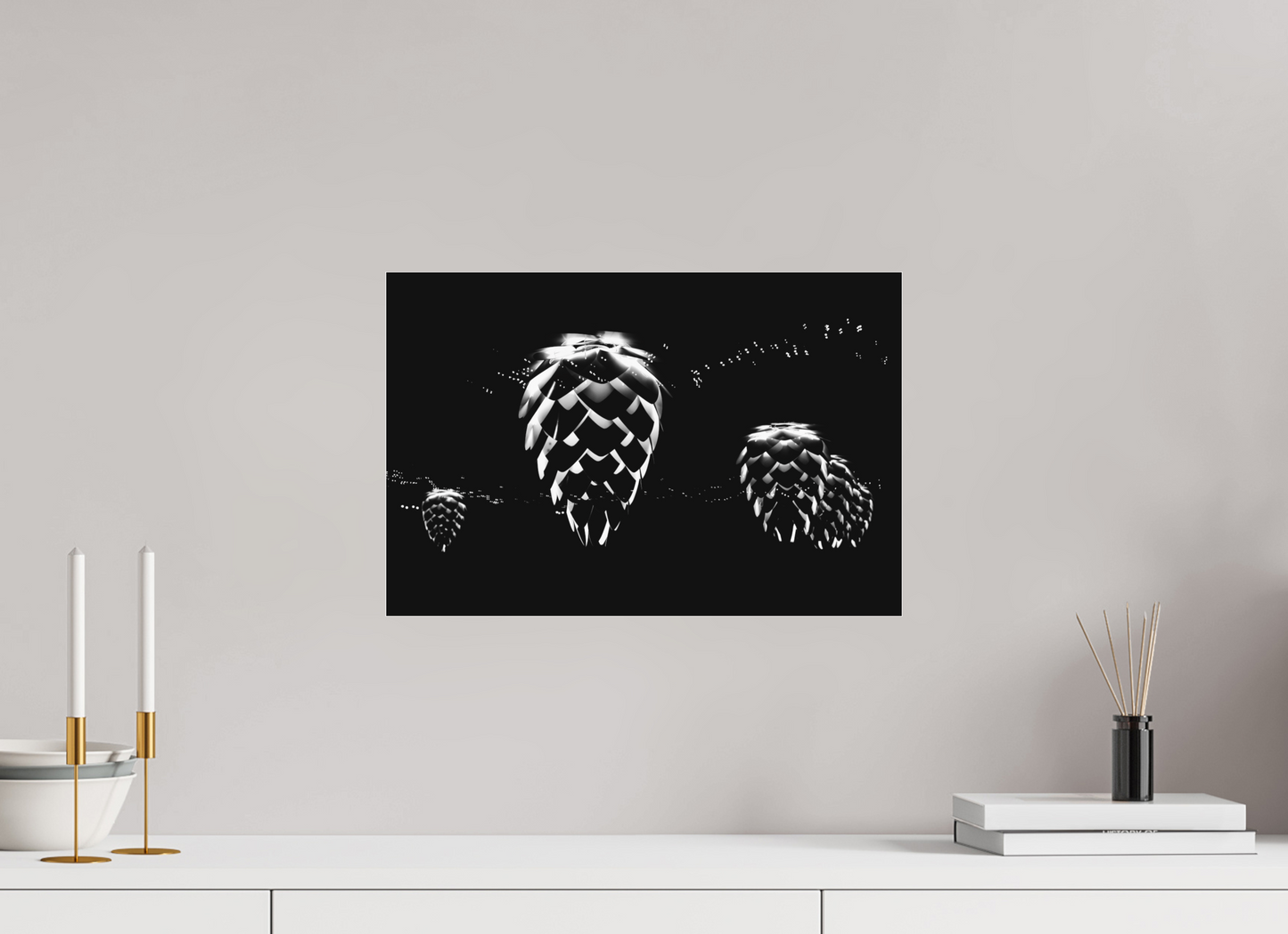 Cones - Abstrakte Schwarzweiß-Nachtfotografie - Hochwertiger Abzug in Galeriequalität