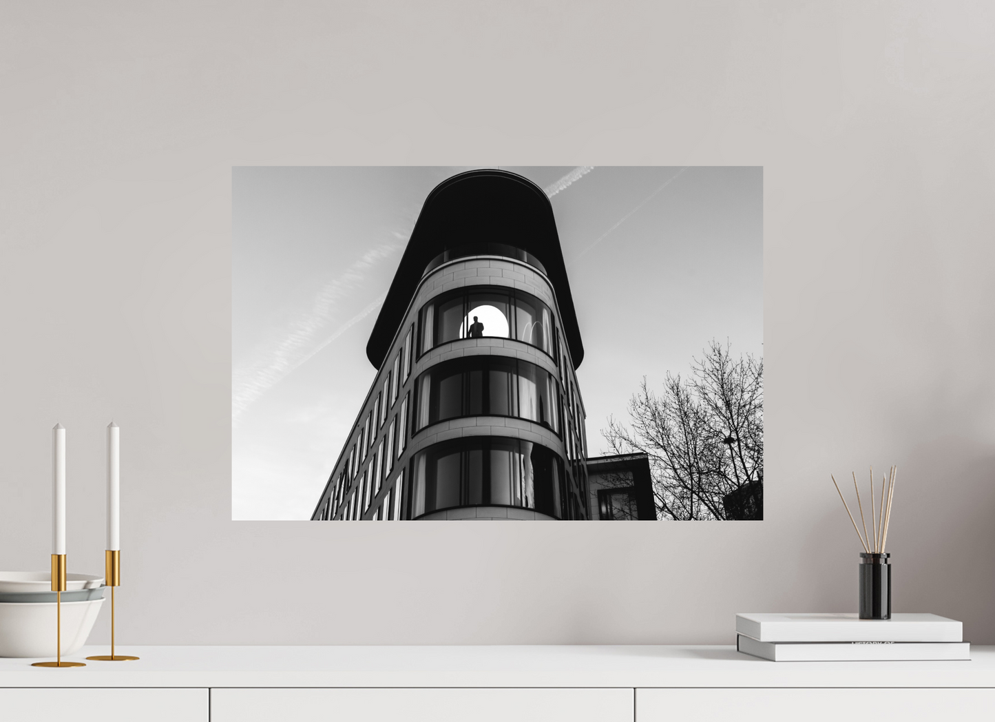 On the Moon - Schwarzweiß-Architekturfotografie - Hochwertiger Abzug in Galeriequalität