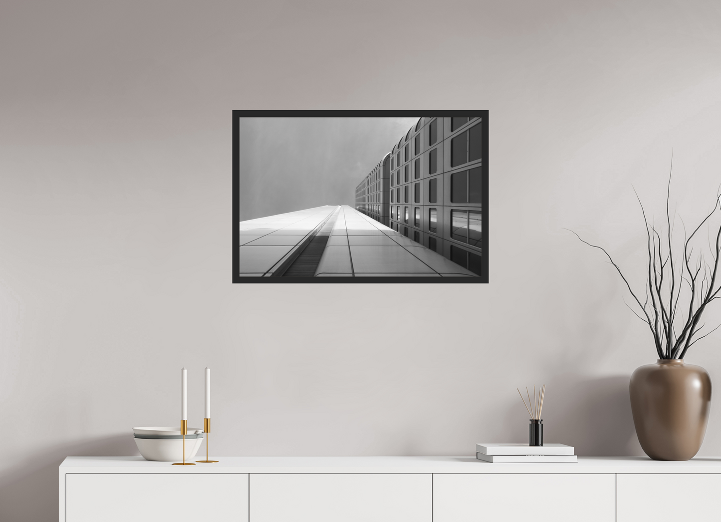 75 x 50 cm, Ilford on Aluminium, Framed Vertigo - Schwarzweiß-Architekturfotografie - Hochwertiger Abzug in Galeriequalität