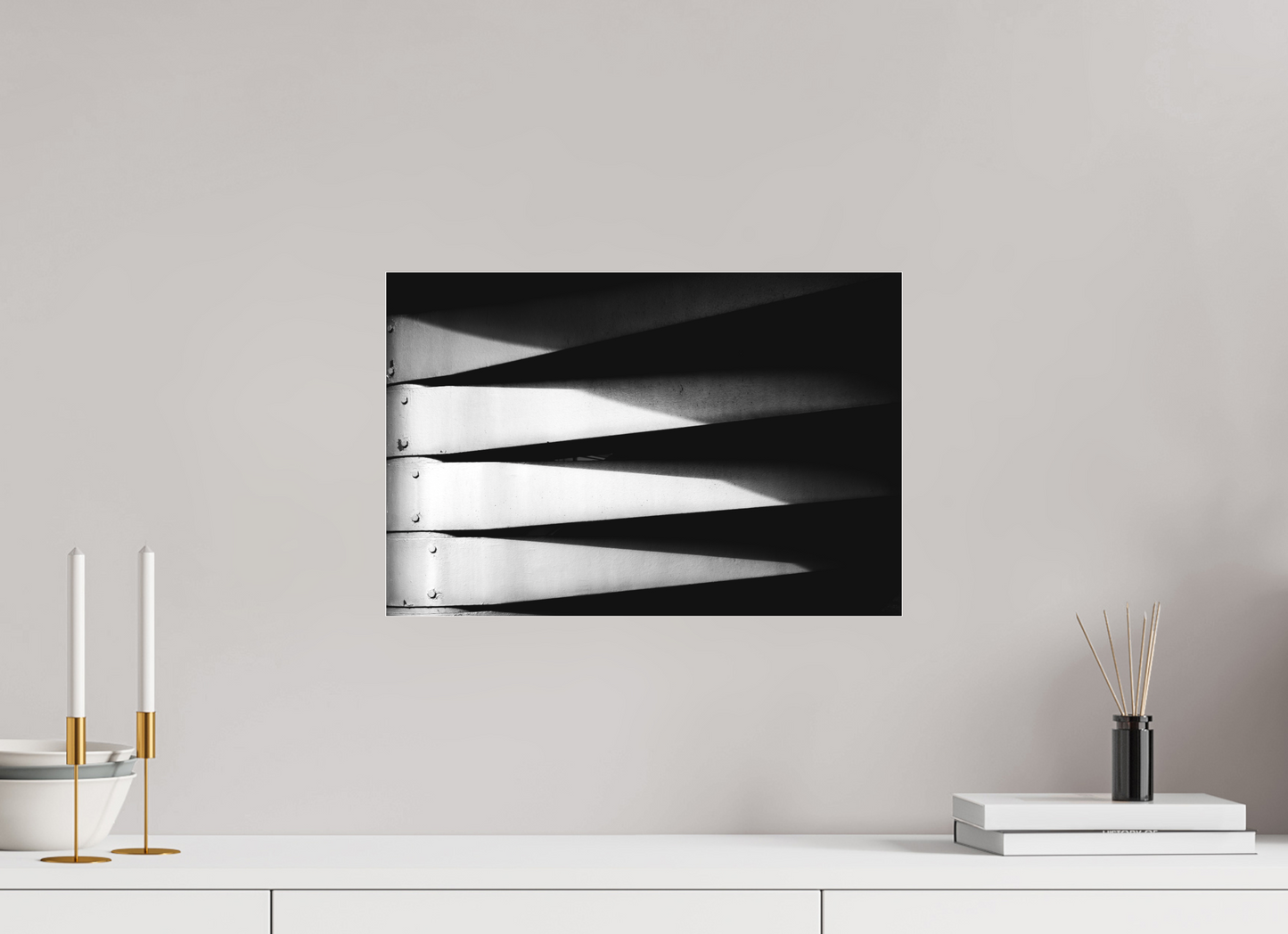 45 x 30 cm, Ilford on Aluminium behind Acrylic Glass Fangs - Abstrakte Schwarzweiß-Fotografie - Hochwertiger Abzug in Galeriequalität