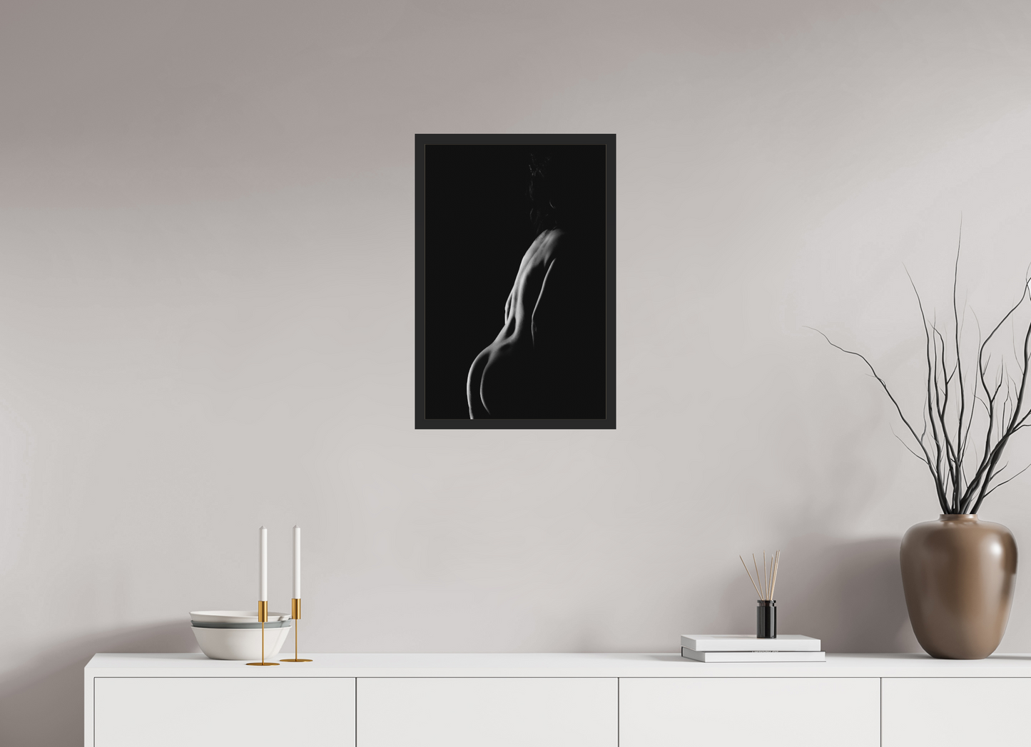 Crescent Moon II - Schwarzweiß-Fotografie, Teilakt - Hochwertiger Abzug in Galeriequalität