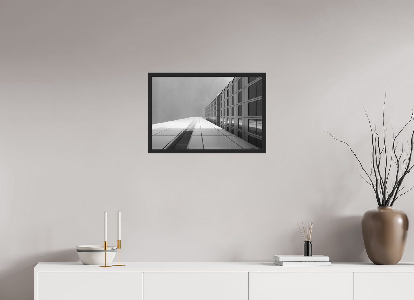 60 x 40 cm, Ilford on Aluminium behind Acrylic Glass, Framed Vertigo - Schwarzweiß-Architekturfotografie - Hochwertiger Abzug in Galeriequalität