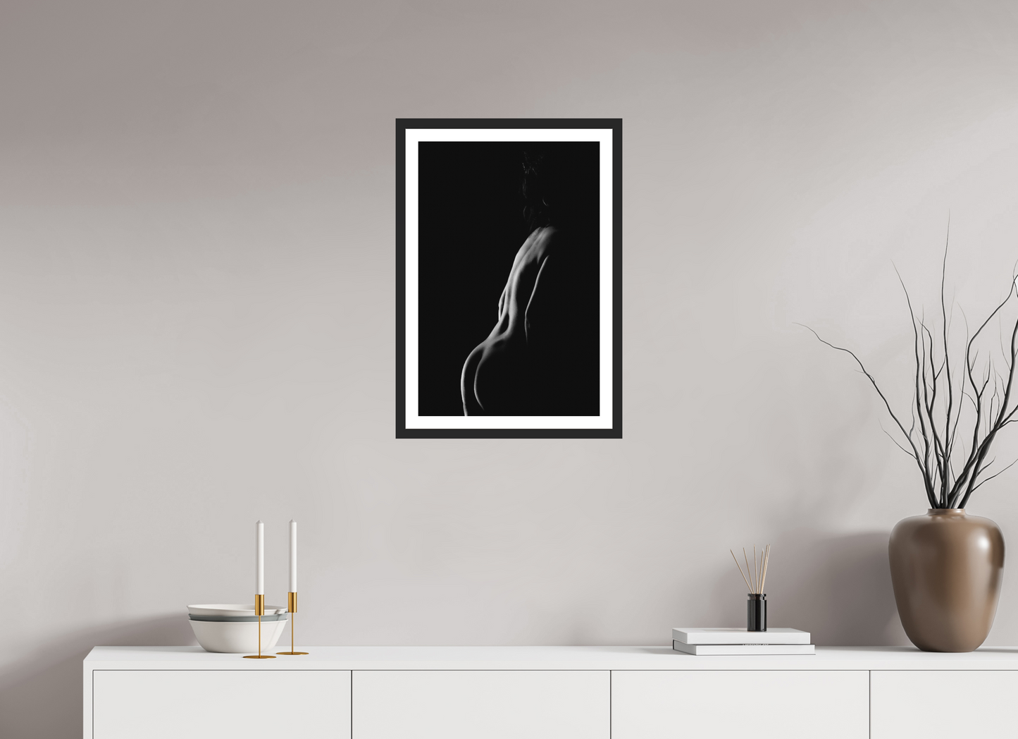 Crescent Moon II - Schwarzweiß-Fotografie, Teilakt - Hochwertiger Abzug in Galeriequalität