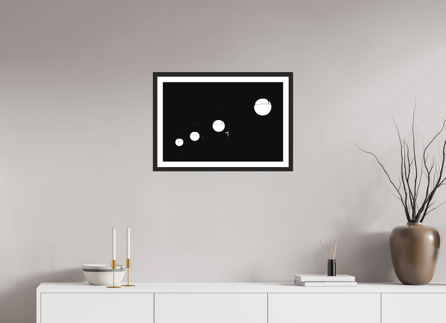 60 x 40 cm, Ilford on Aluminium, Framed with Border Trajectory - Abstrakte Schwarzweiß-Nachtfotografie - Hochwertiger Abzug in Galeriequalität