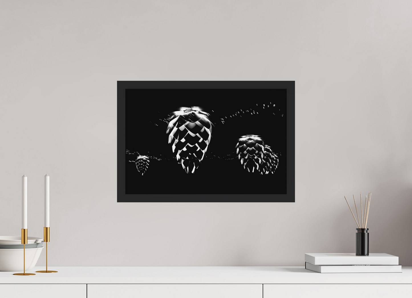 Cones - Abstrakte Schwarzweiß-Nachtfotografie - Hochwertiger Abzug in Galeriequalität