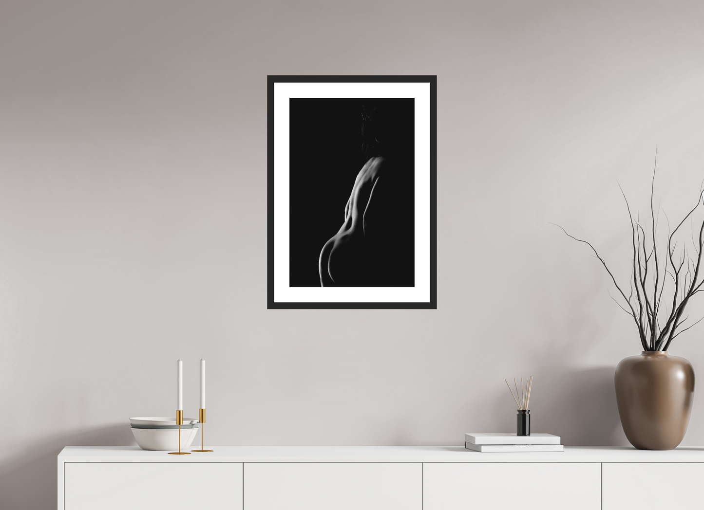 Crescent Moon II - Schwarzweiß-Fotografie, Teilakt - Hochwertiger Abzug in Galeriequalität