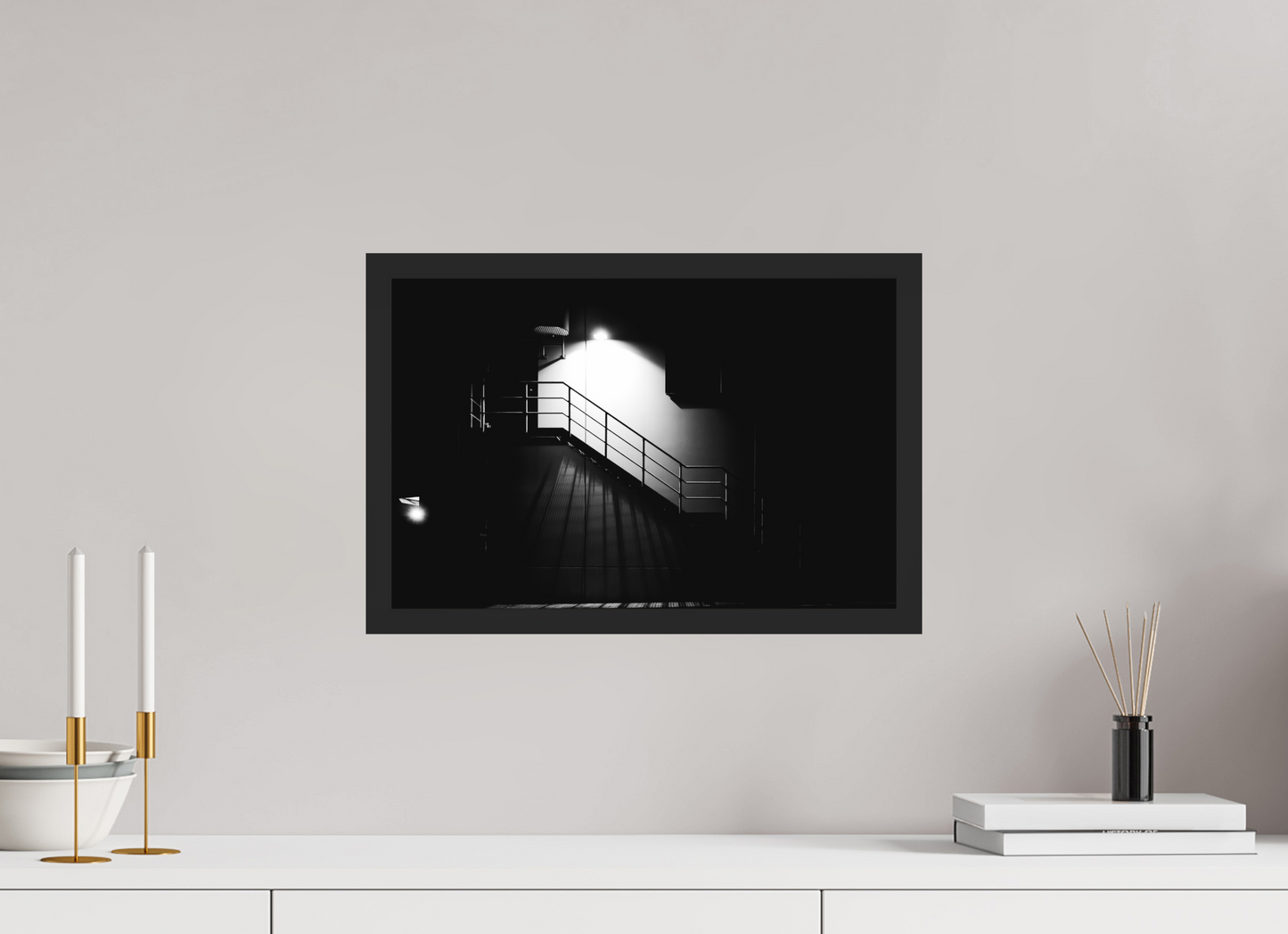 45 x 30 cm, Ilford on Aluminium, Framed After Hours - Schwarzweiß-Nachtfotografie - Hochwertiger Abzug in Galeriequalität