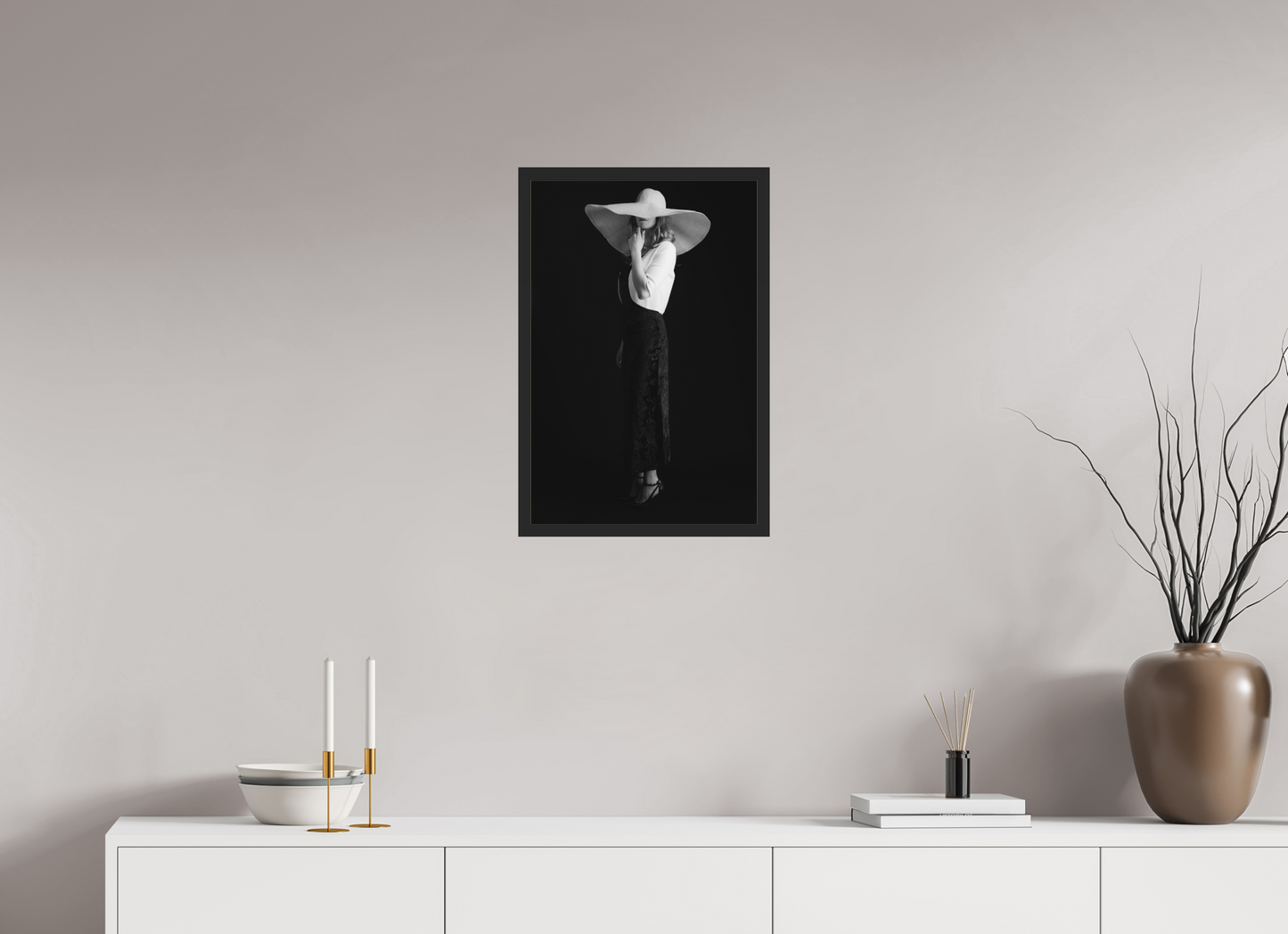 Distant - Schwarzweiß-Fotografie, Portrait - Hochwertiger Abzug in Galeriequalität