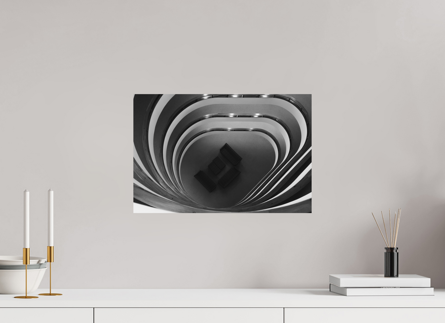 Eavesdropping - Schwarzweiß-Architekturfotografie - Hochwertiger Abzug in Galeriequalität