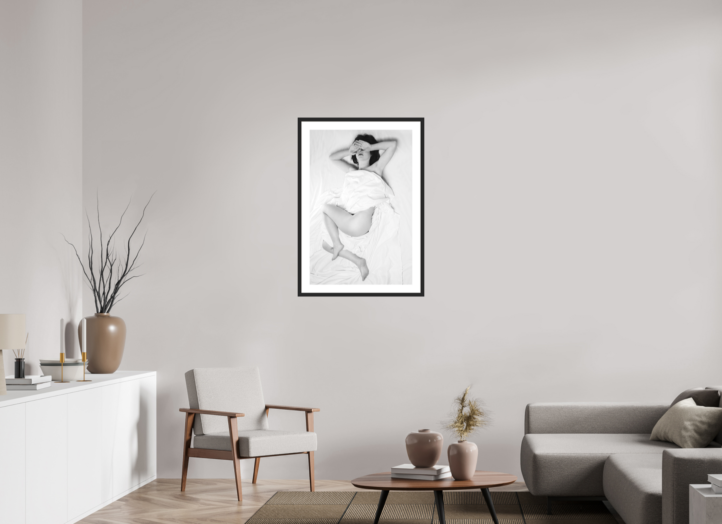 60 x 90 cm, Baryta Framed with Passepartout and Premium Glass Rise - Schwarzweiß-Fotografie - Teilakt - Hochwertiger Abzug in Galeriequalität