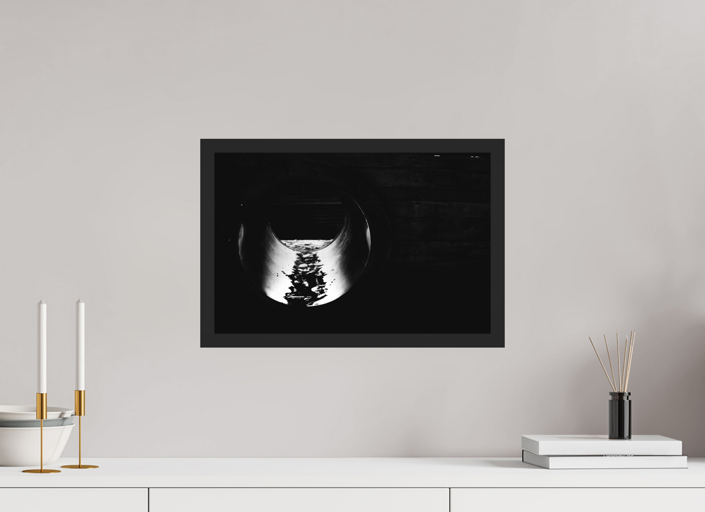 45 x 30 cm, Ilford on Aluminium, Framed Pipe - Abstrakte Schwarzweiß Nachtfotografie - Hochwertiger Abzug in Galeriequalität