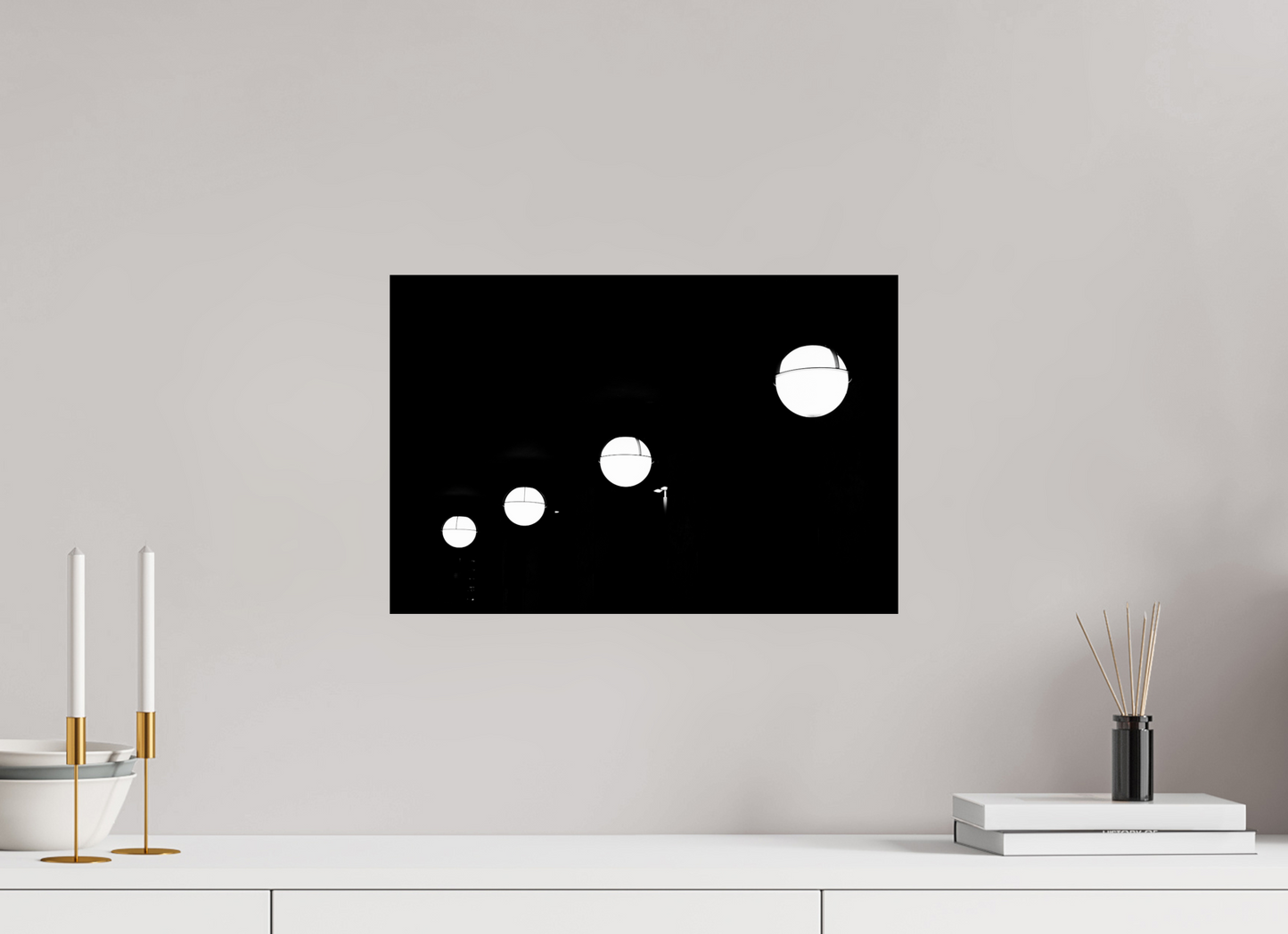 45 x 30 cm, Ilford Photo Print Trajectory - Abstrakte Schwarzweiß-Nachtfotografie - Hochwertiger Abzug in Galeriequalität