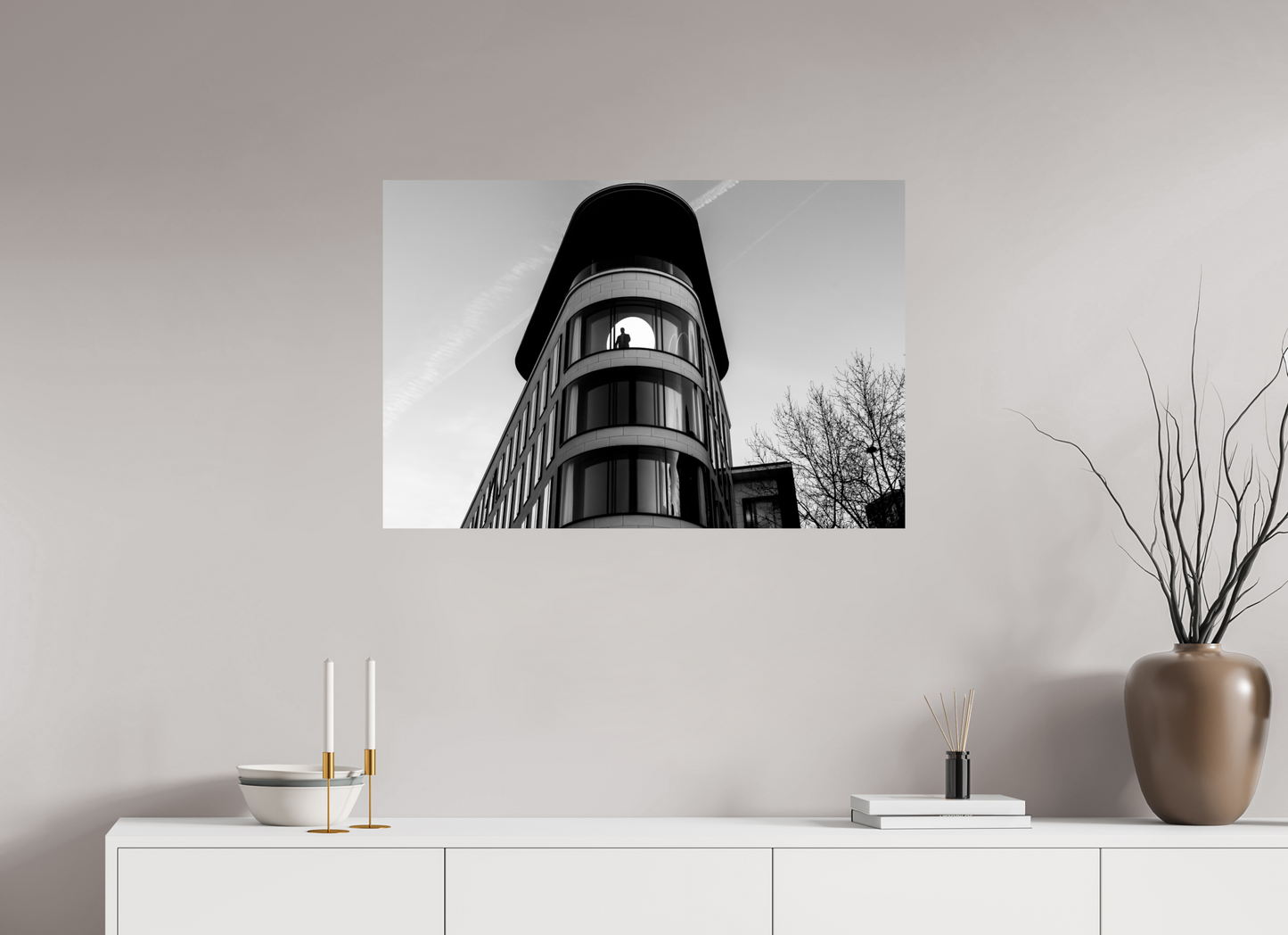 On the Moon - Schwarzweiß-Architekturfotografie - Hochwertiger Abzug in Galeriequalität
