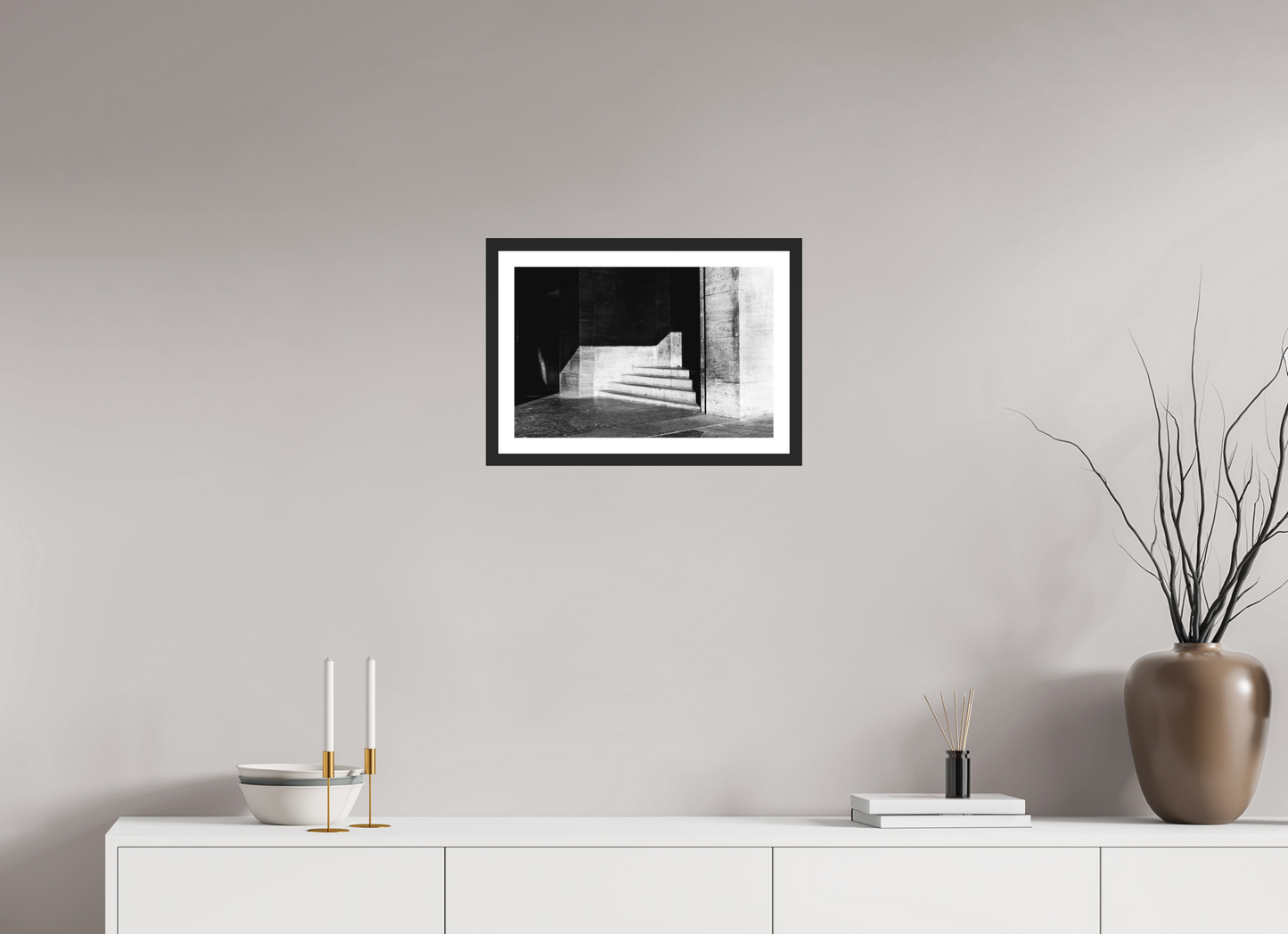 45 x 30 cm, Ilford on Aluminium, Framed with Border Admission - Schwarzweiß-Architekturfotografie - Hochwertiger Abzug in Galeriequalität