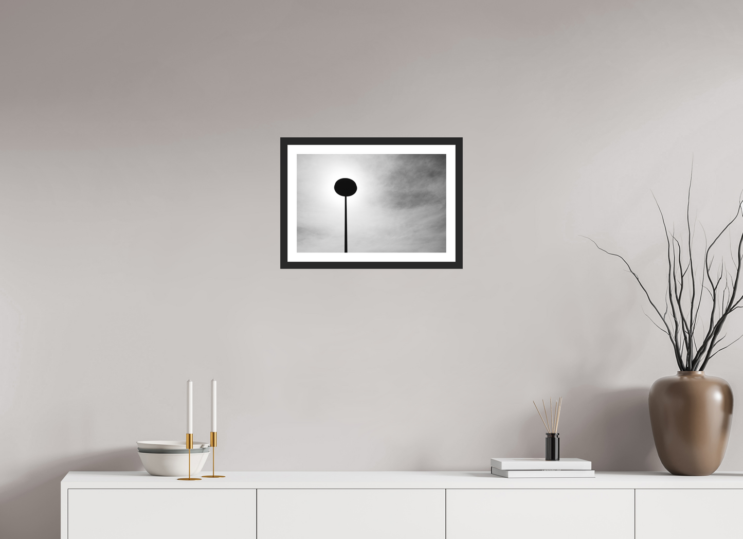 Nail II - Abstrakte Minimalistische Schwarzweiß-Fotografie - Hochwertiger Abzug in Galeriequalität