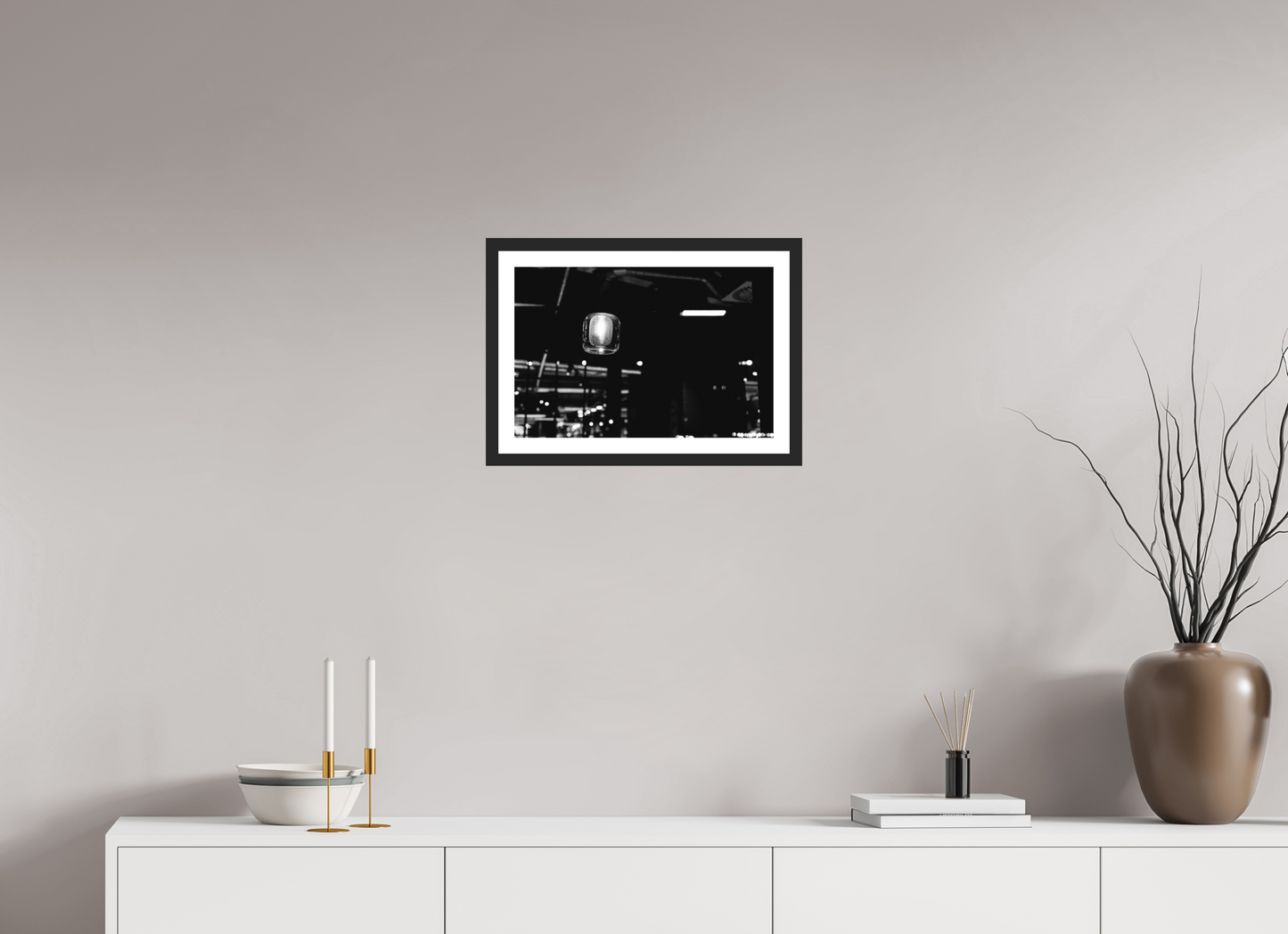 45 x 30 cm, Ilford on Aluminium, Framed with Border Lighthouse - Schwarzweiß-Nachtfotografie - Hochwertiger Abzug in Galeriequalität