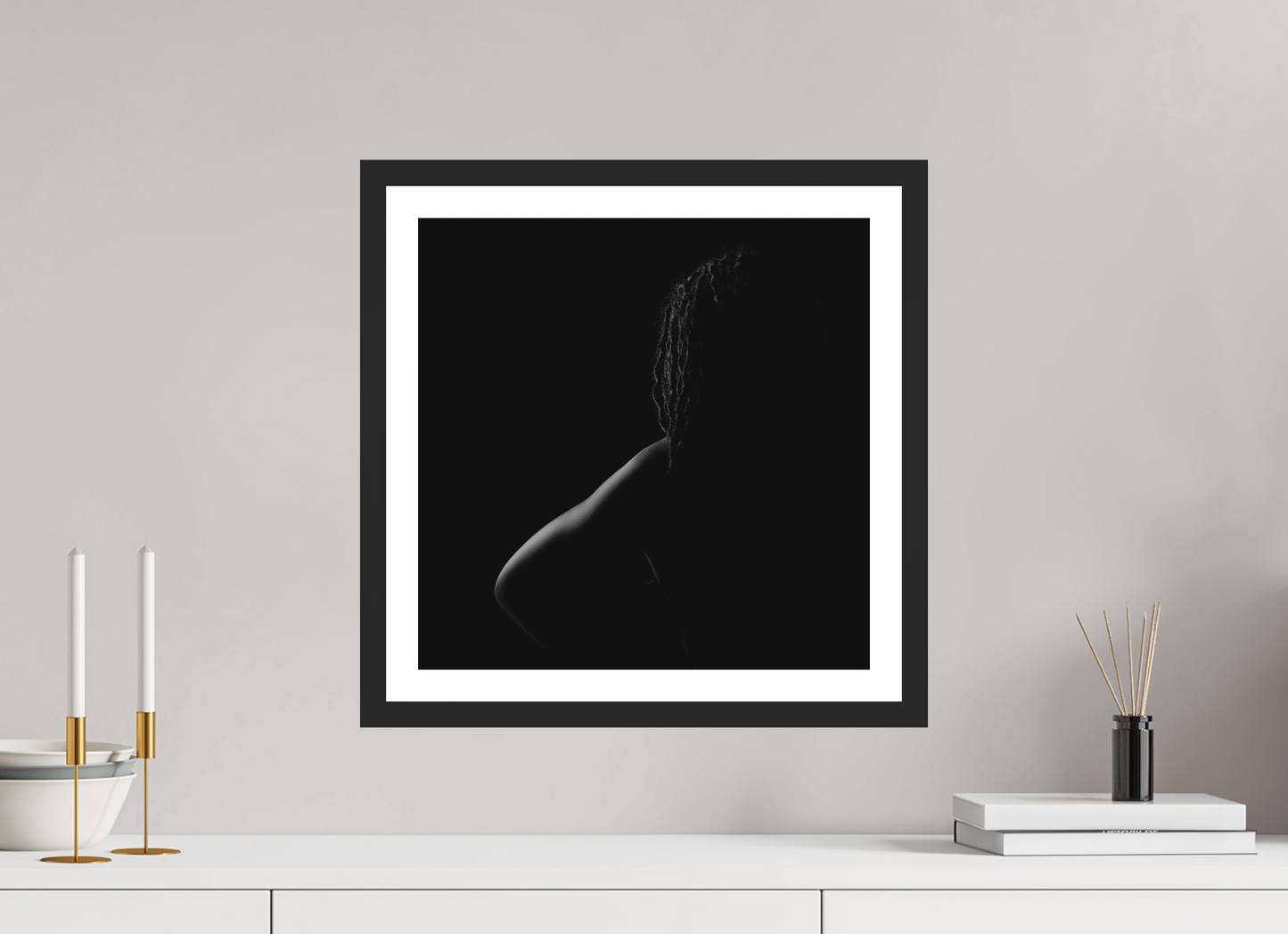 Crescent Moon III - Schwarzweiß-Fotografie, Teilakt - Hochwertiger Abzug in Galeriequalität Print
