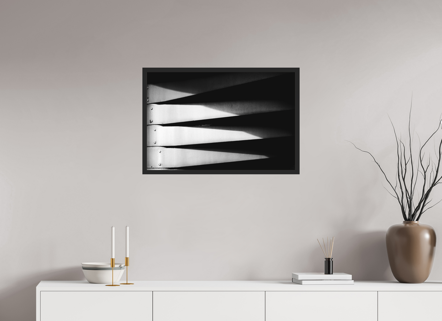 75 x 50 cm, Ilford on Aluminium behind Acrylic Glass, Framed Fangs - Abstrakte Schwarzweiß-Fotografie - Hochwertiger Abzug in Galeriequalität