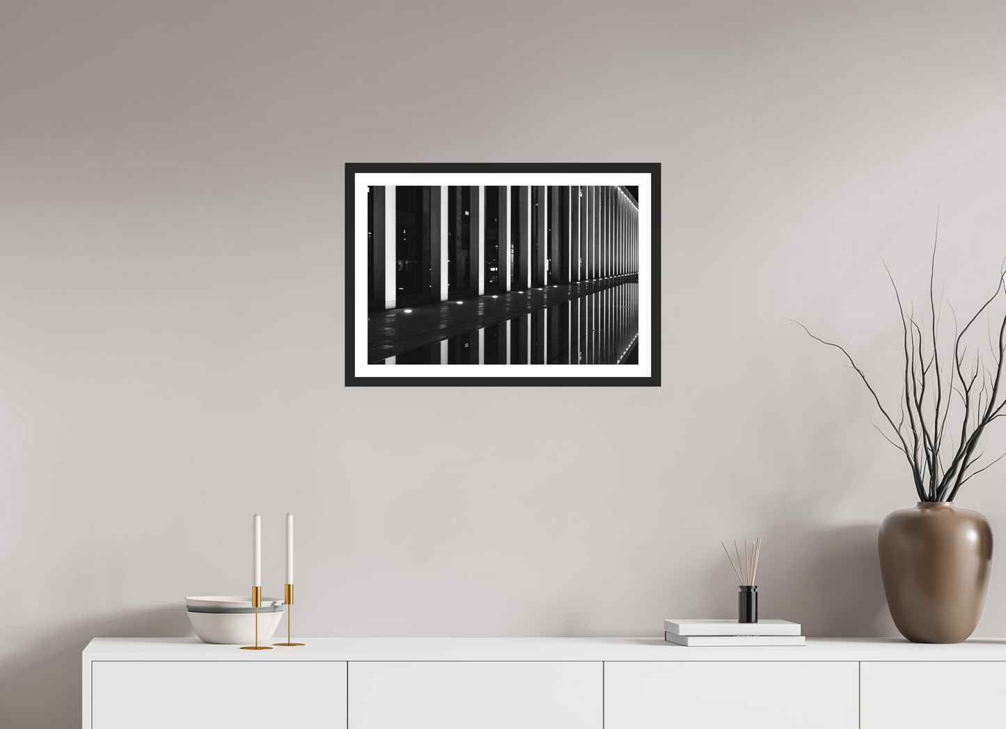 Rail - Schwarzweiß-Nachtfotografie - Hochwertiger Abzug in Galeriequalität