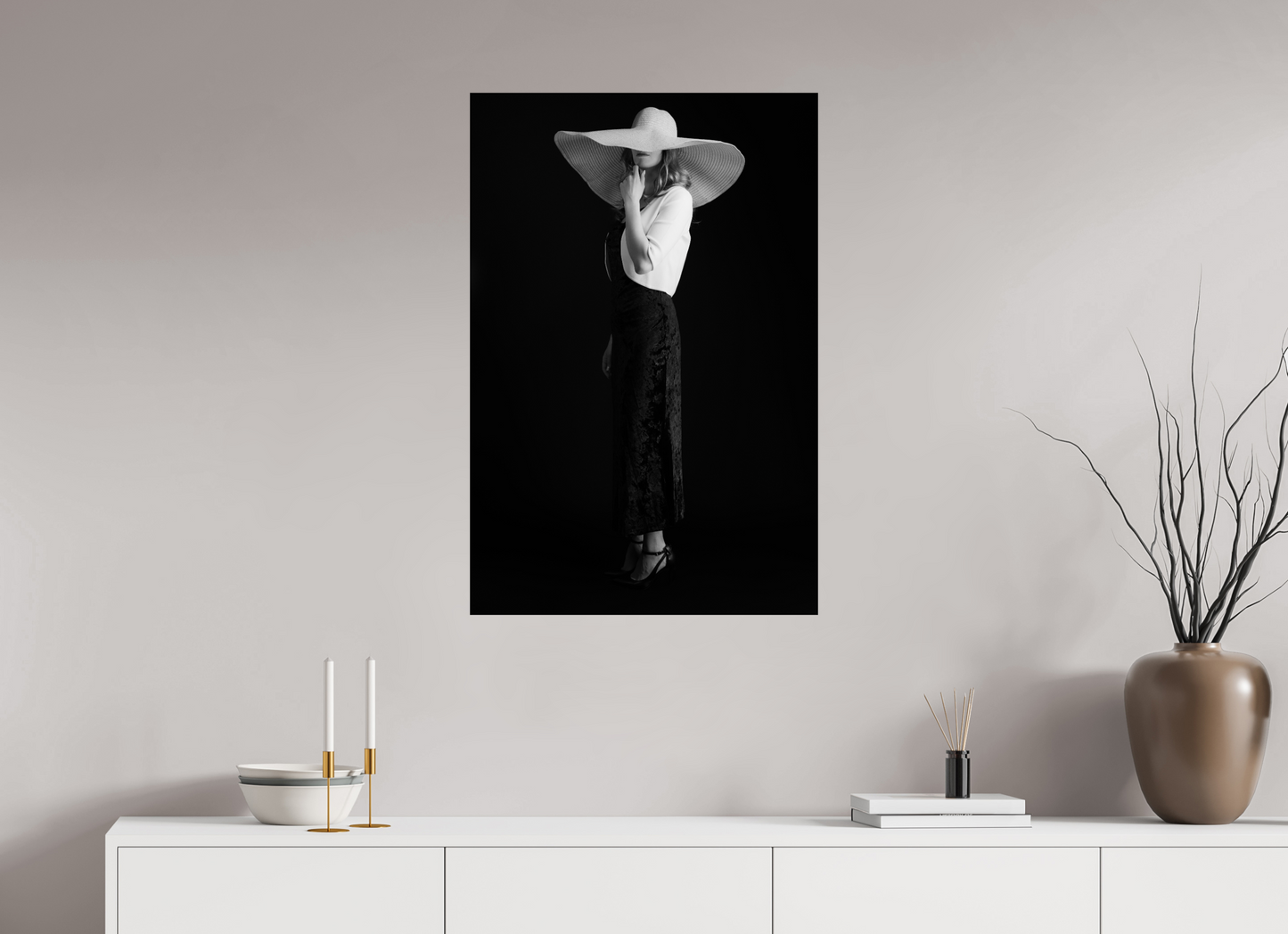 Distant - Schwarzweiß-Fotografie, Portrait - Hochwertiger Abzug in Galeriequalität