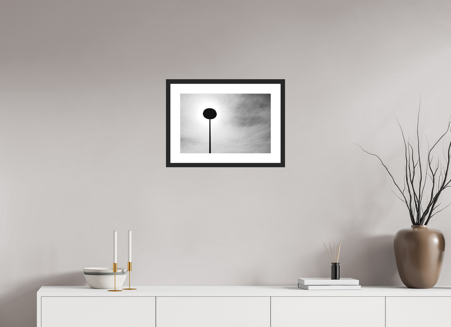 Nail II - Abstrakte Minimalistische Schwarzweiß-Fotografie - Hochwertiger Abzug in Galeriequalität