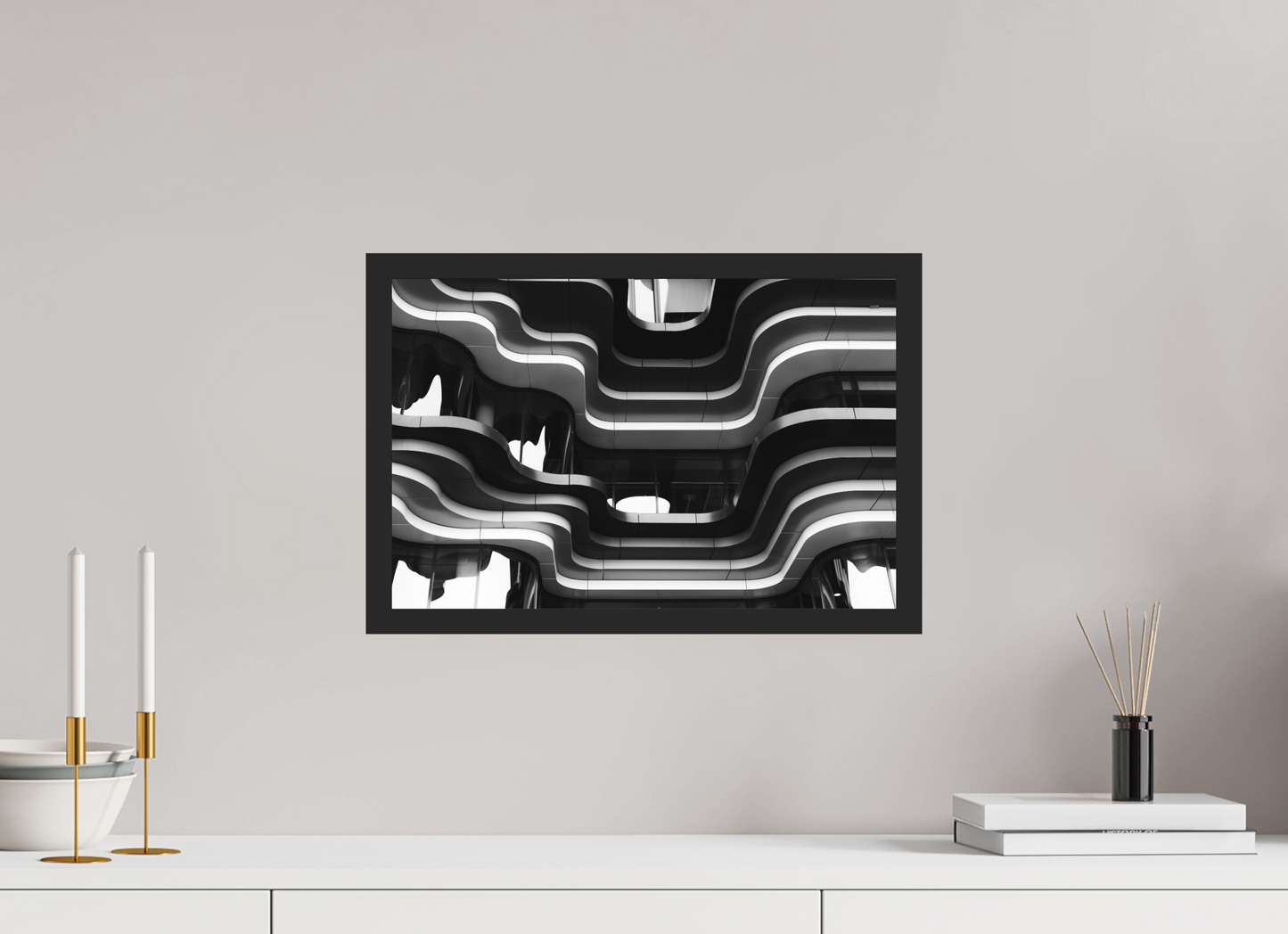 45 x 30 cm, Ilford on Aluminium behind Acrylic Glass, Framed Waves - Abstrakte Schwarzweiß-Architekturfotografie - Hochwertiger Abzug in Galeriequalität