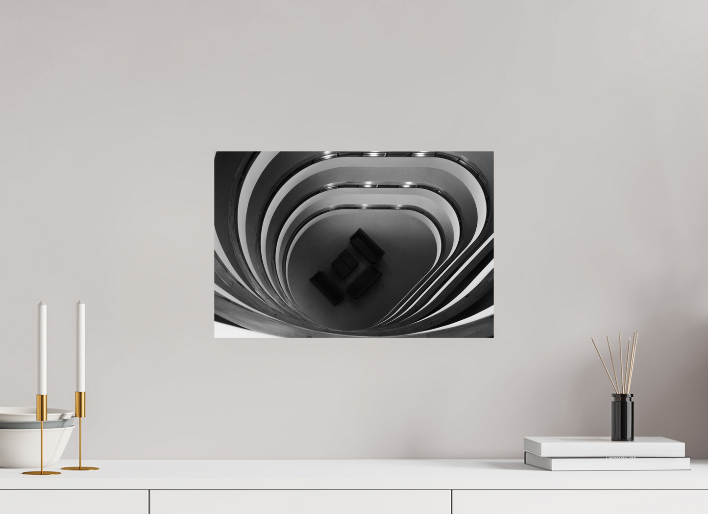 Eavesdropping - Schwarzweiß-Architekturfotografie - Hochwertiger Abzug in Galeriequalität