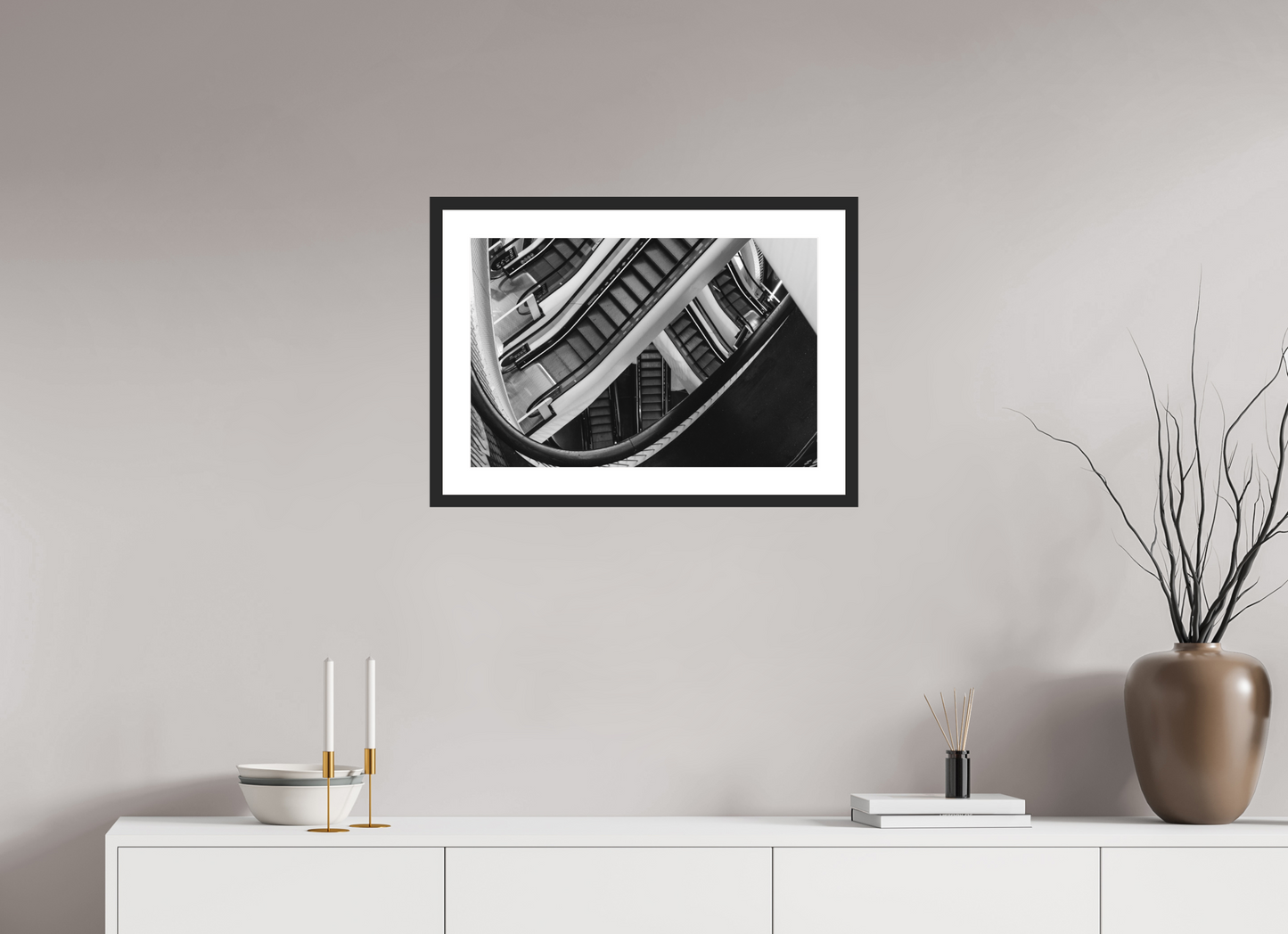 60 x 40 cm, Ilford Framed with Passepartout and Premium Glass Labyrinth - Schwarzweiß-Architekturfotografie - Hochwertiger Abzug in Galeriequalität