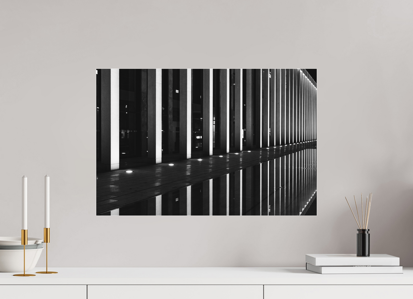 Rail - Schwarzweiß-Nachtfotografie - Hochwertiger Abzug in Galeriequalität