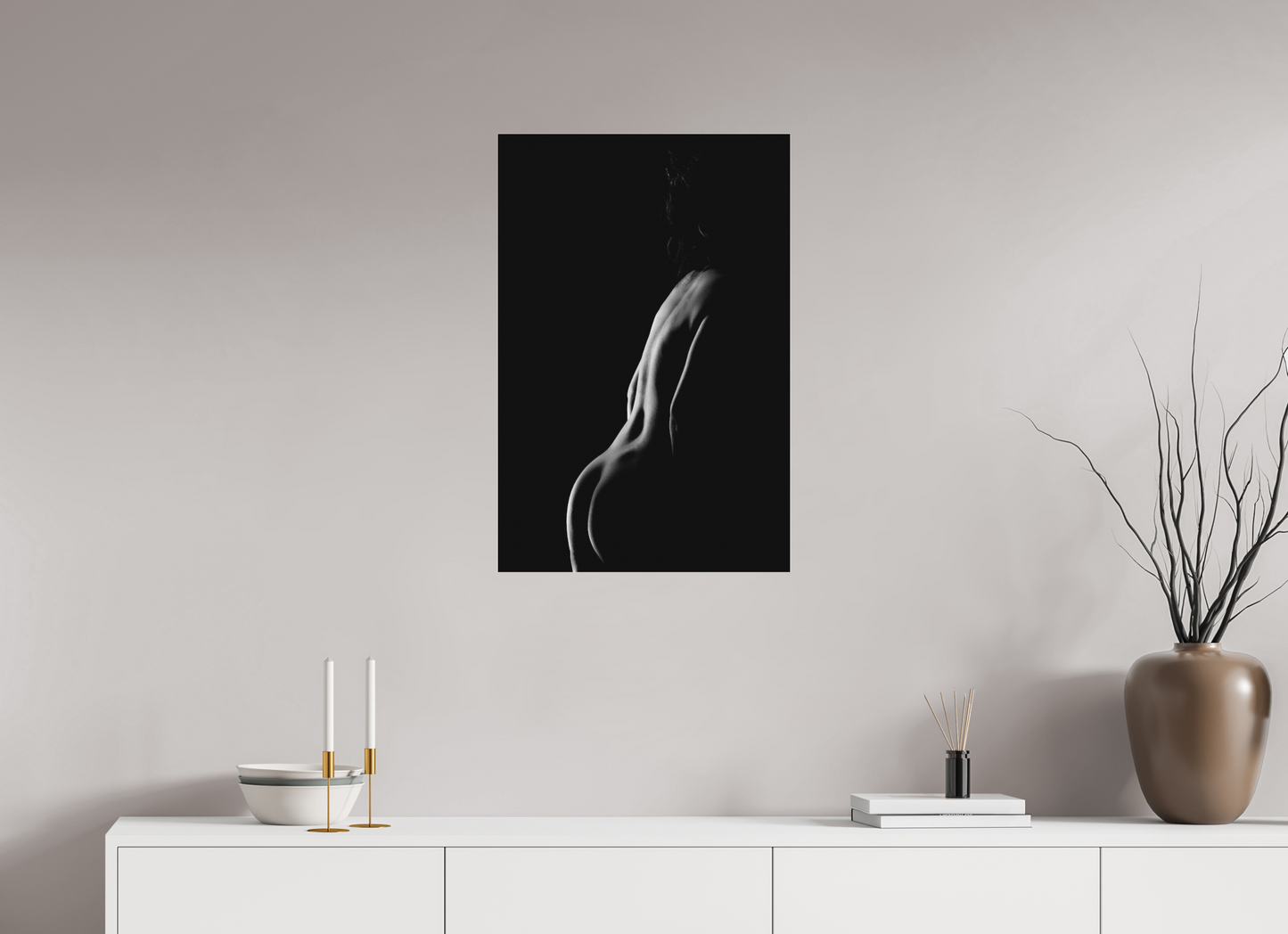 Crescent Moon II - Schwarzweiß-Fotografie, Teilakt - Hochwertiger Abzug in Galeriequalität