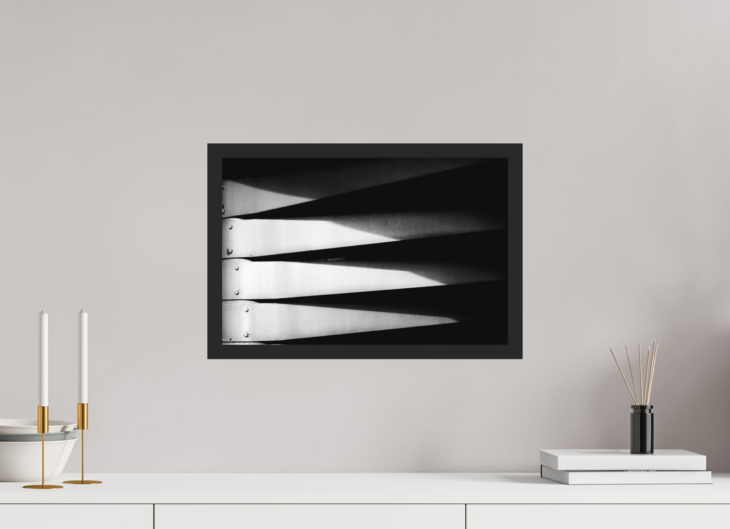 45 x 30 cm, Ilford on Aluminium, Framed Fangs - Abstrakte Schwarzweiß-Fotografie - Hochwertiger Abzug in Galeriequalität