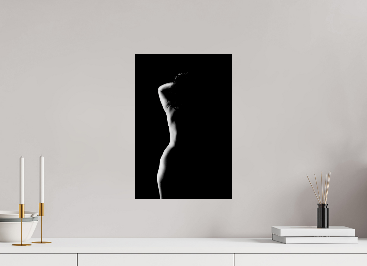 Crescent Moon - Schwarzweiß-Fotografie, Teilakt - Hochwertiger Abzug in Galeriequalität