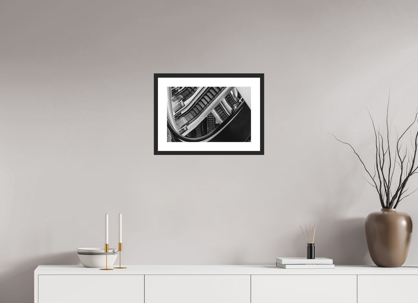 45 x 30 cm, Ilford Framed with Passepartout and Premium Glass Labyrinth - Schwarzweiß-Architekturfotografie - Hochwertiger Abzug in Galeriequalität