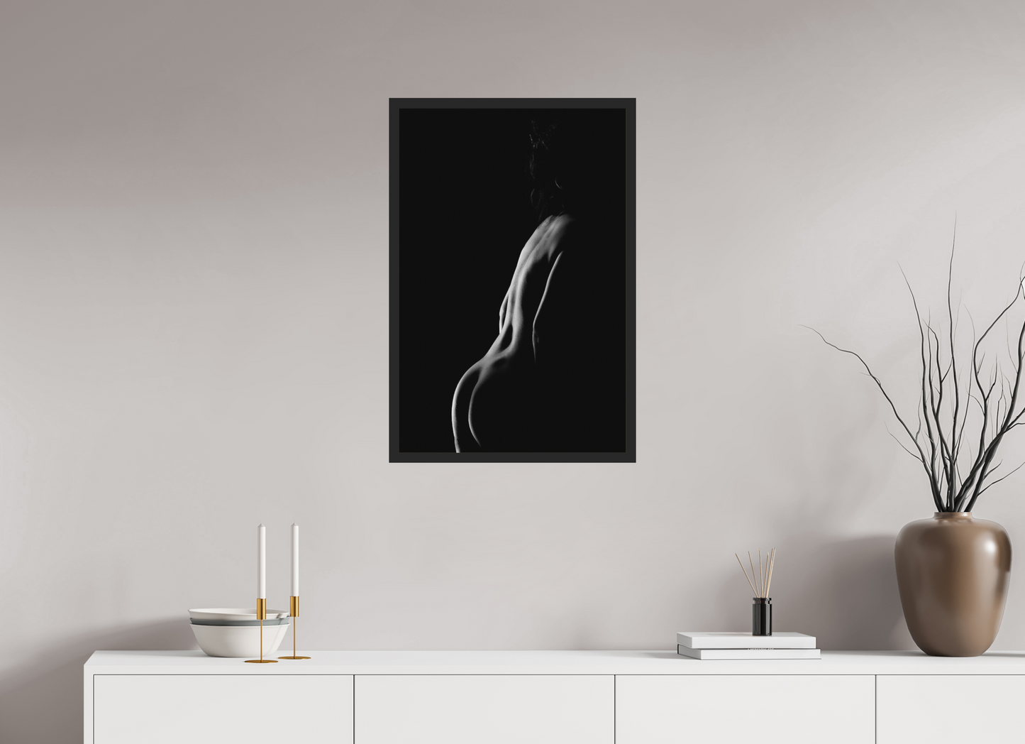 Crescent Moon II - Schwarzweiß-Fotografie, Teilakt - Hochwertiger Abzug in Galeriequalität