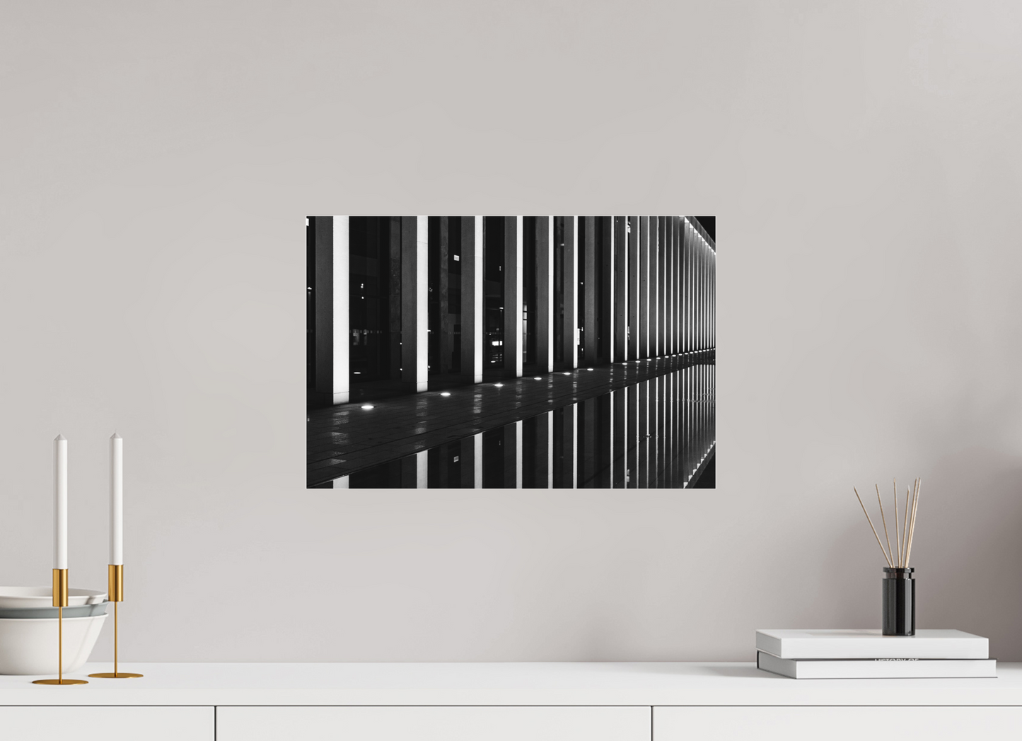 Rail - Schwarzweiß-Nachtfotografie - Hochwertiger Abzug in Galeriequalität